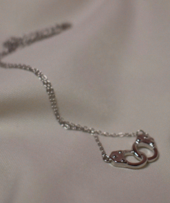 Alternative view of Gargantilla de Esposas