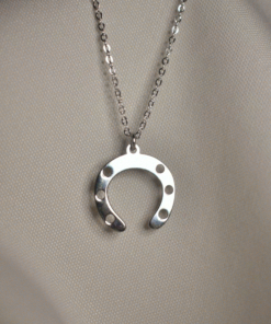 Alternative view of Gargantilla de Herradura