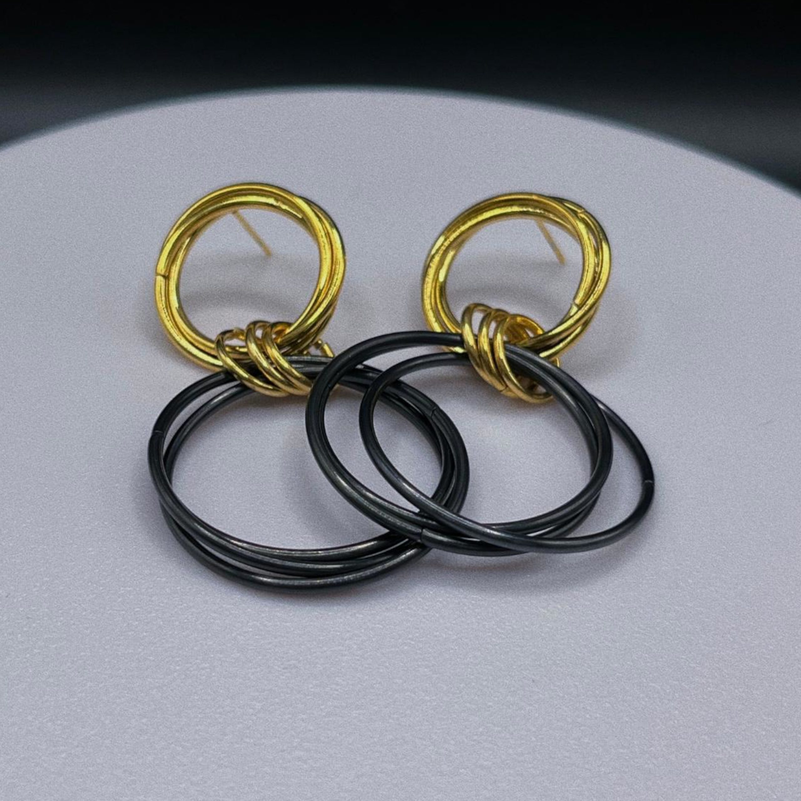 Aros Dobles Negro y Dorado - Imagen 4